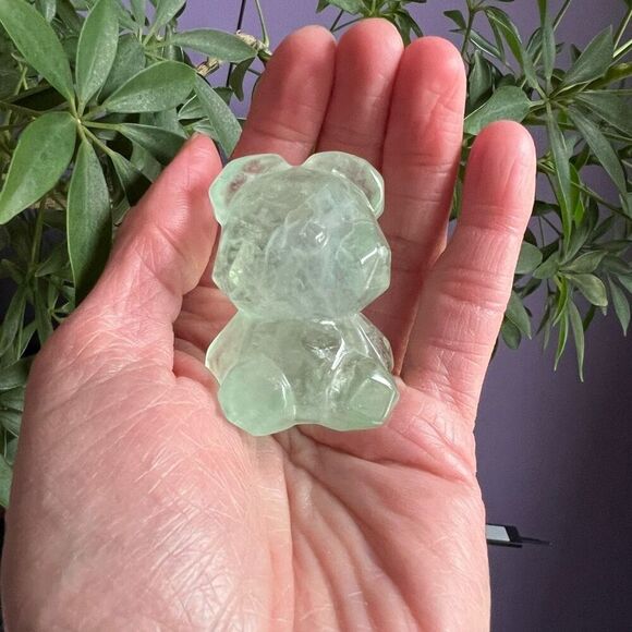 Green Fluorite Crystal Teddy Bear Carving‎ UV Reactive - Picture 2 of 12